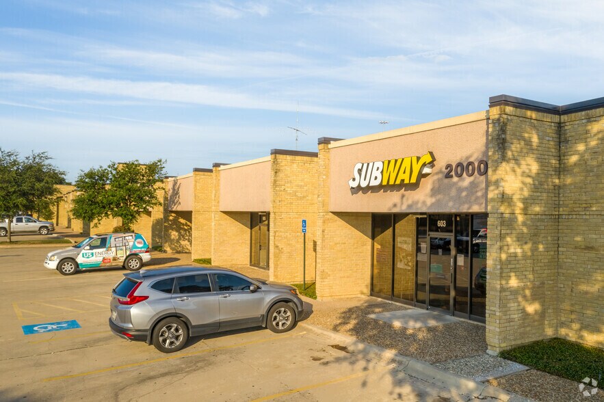 More Photos Of 2000 E Randol Mill Rd, Arlington Light Distribution For Lease