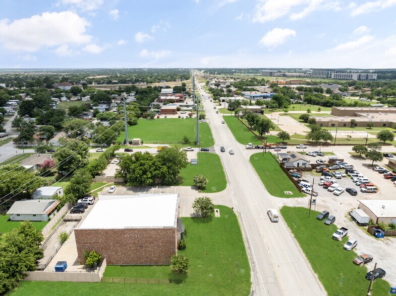 More Photos Of 207 E Byron Nelson Blvd, Roanoke Storefront Retail Office For Sale