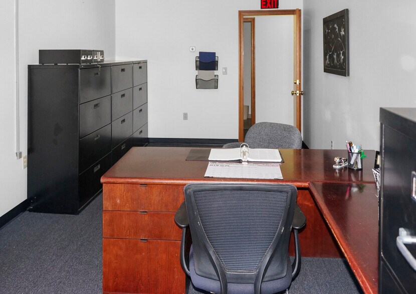 More Photos Of 20 S Anguilla Rd, Pawcatuck Office For Sale