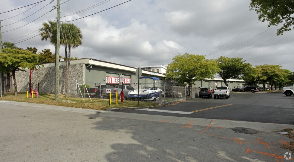More Photos Of 2261-2299 NE 164th St, Aventura Warehouse For Lease