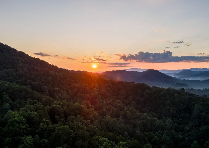 More Photos Of 1708 Minty Way, Sevierville Hotel For Sale