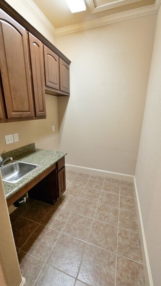 More Photos Of 1800 Snake River Rd, Katy Loft Creative Space For Sale