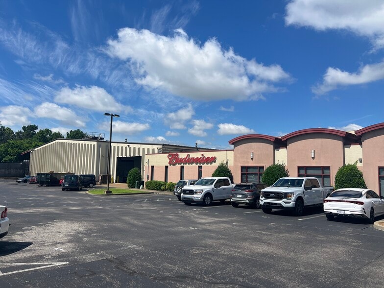 More Photos Of 10777 High Point Dr, Olive Branch Distribution For Lease