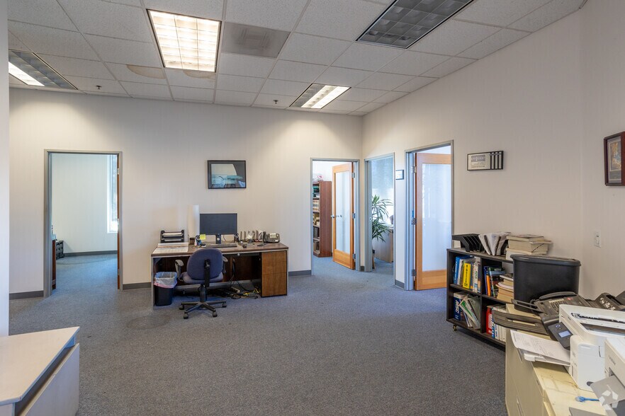 More Photos Of 707-709 E Hueneme Rd, Oxnard Warehouse For Sale