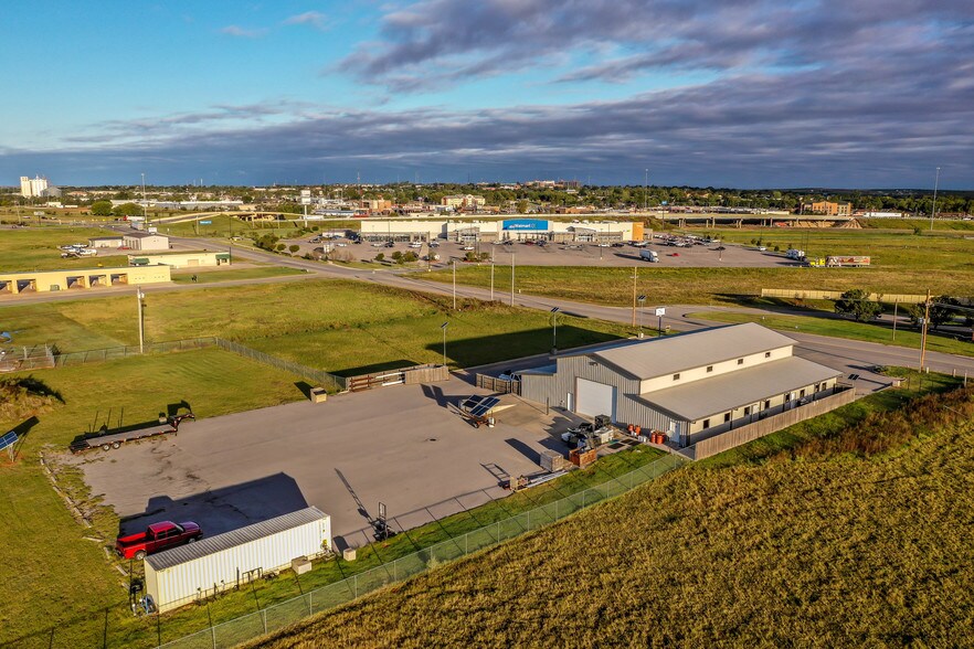 More Photos Of 1520 E Eagle Rd, Weatherford Light Manufacturing For Sale