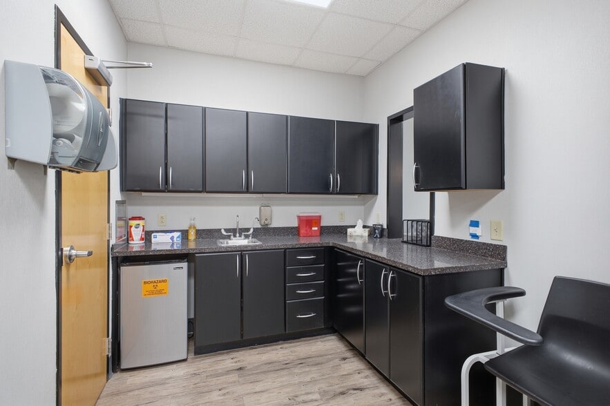 More Photos Of 1605 Westgate Cir, Brentwood Coworking Space