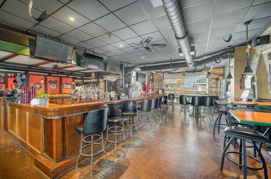 More Photos Of 3934-3938 Decoursey Ave, Covington Bar For Sale