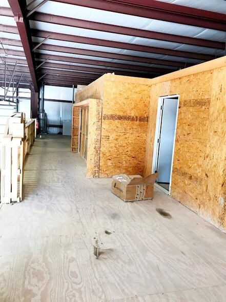 More Photos Of 250 Solo Rd, Odessa Warehouse For Lease