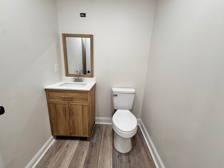 More Photos Of 953 North St, Jackson Medical For Lease