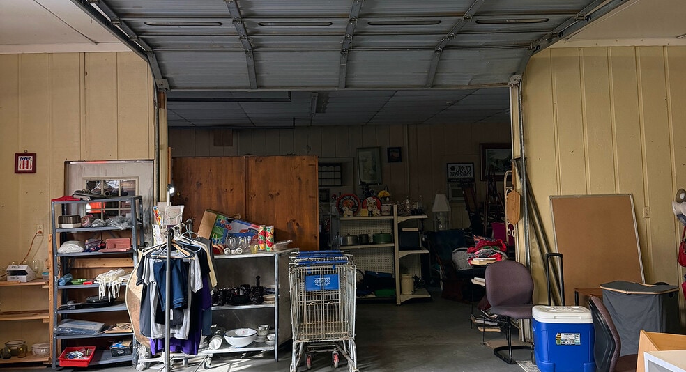 More Photos Of 41 Lakeside Dr, Farmville Warehouse For Sale