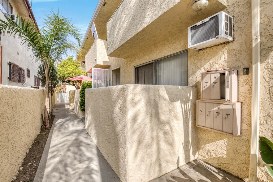 More Photos Of 1133 S Spaulding Ave, Los Angeles Apartments For Sale