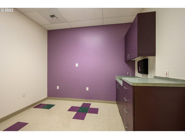 More Photos Of 375 SE Norton Ln, Mcminnville Medical For Lease