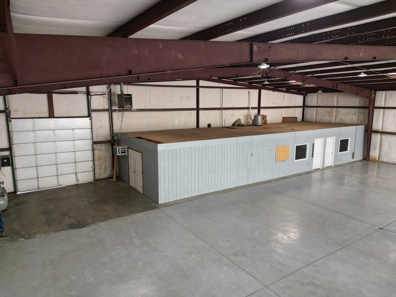 More Photos Of 115 Airport Road, Newnan Airplane Hangar For Lease