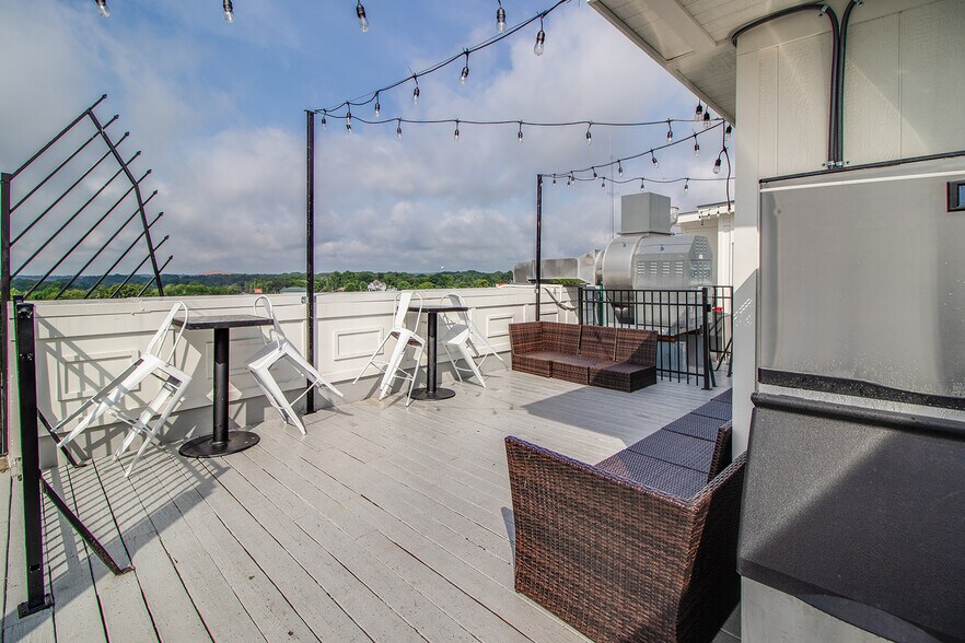 More Photos Of 21 E Athens St, Winder General Retail For Sale