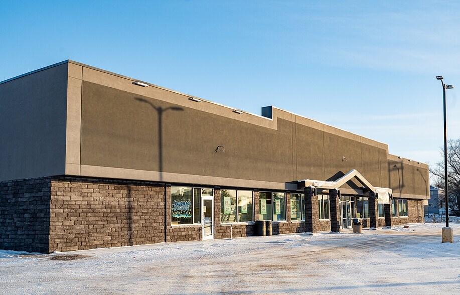 More Photos Of 1887 Portage Av, Winnipeg General Retail For Lease
