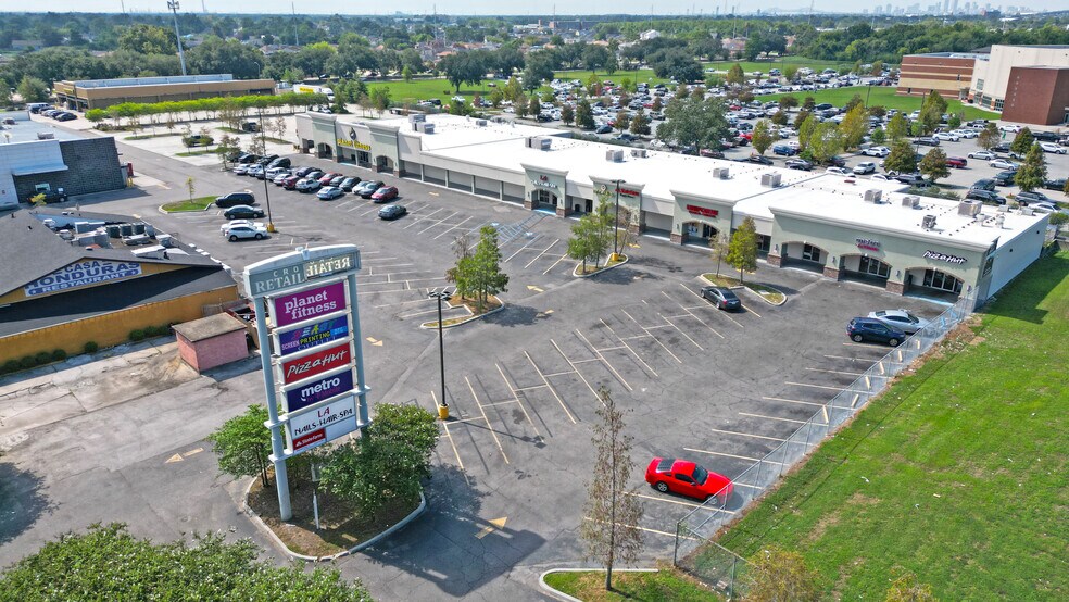 More Photos Of 5790 Crowder Blvd, New Orleans Health Club For Sale