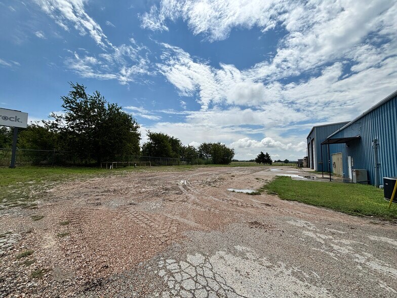 More Photos Of 10959 Highway 290 W, Brenham Warehouse For Sale