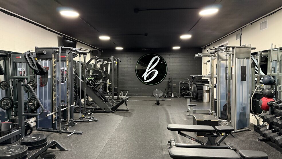 More Photos Of 4000-4004 Sports Arena Blvd, San Diego Freestanding For Lease