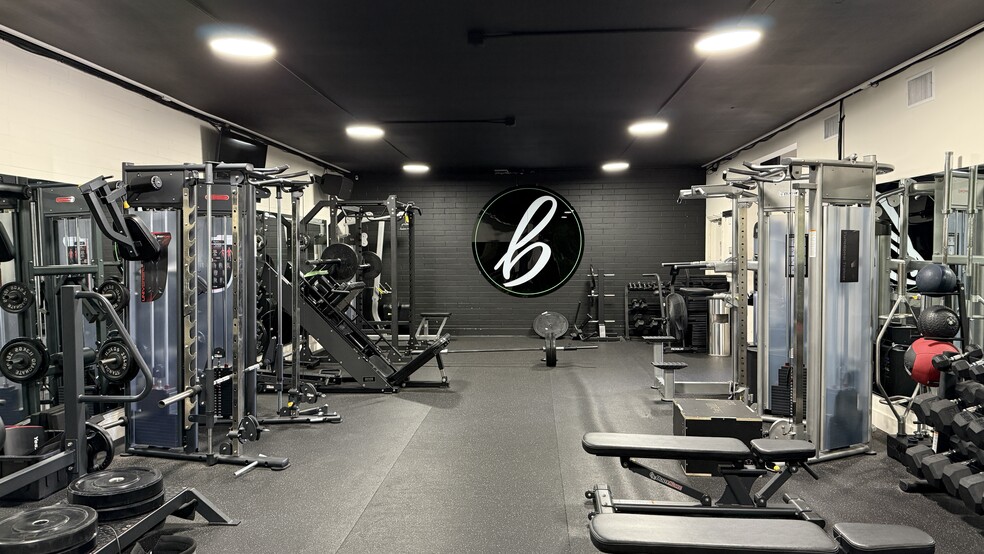 More Photos Of 4000-4004 Sports Arena Blvd, San Diego Freestanding For Lease