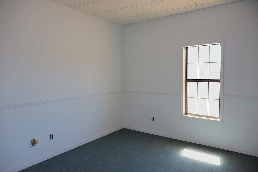 More Photos Of 501 Plaza Dr, Enterprise Storefront Retail Office For Sale