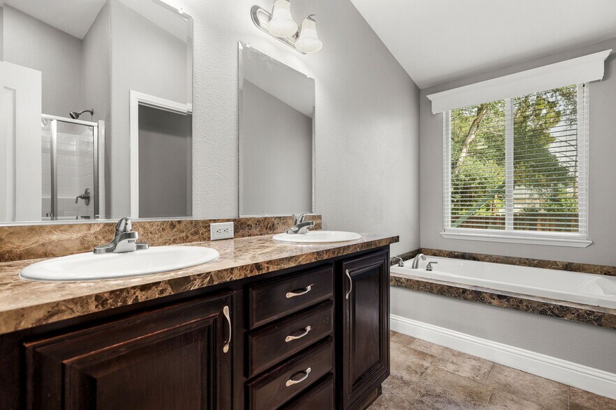 More Photos Of 2081 Victor Ave, Redding Office For Sale