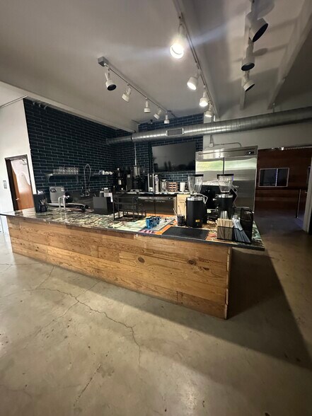 More Photos Of 1209 E Cesar Chavez St, Austin Loft Creative Space For Lease