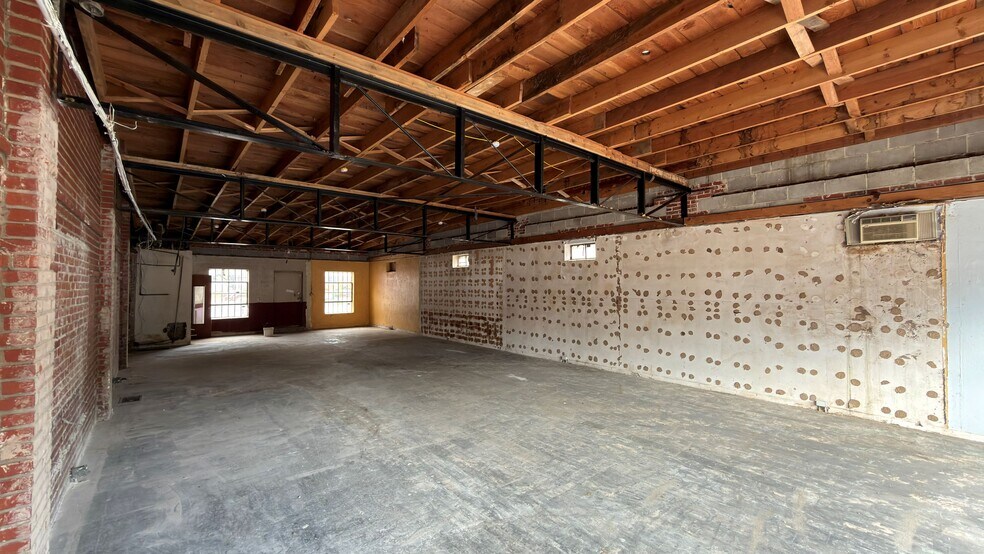 More Photos Of 718-720 W Douglas, Wichita Freestanding For Sale
