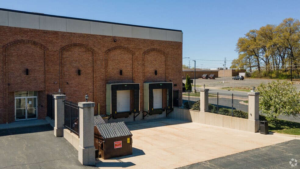 More Photos Of 1001 28th St SW, Wyoming Office For Lease