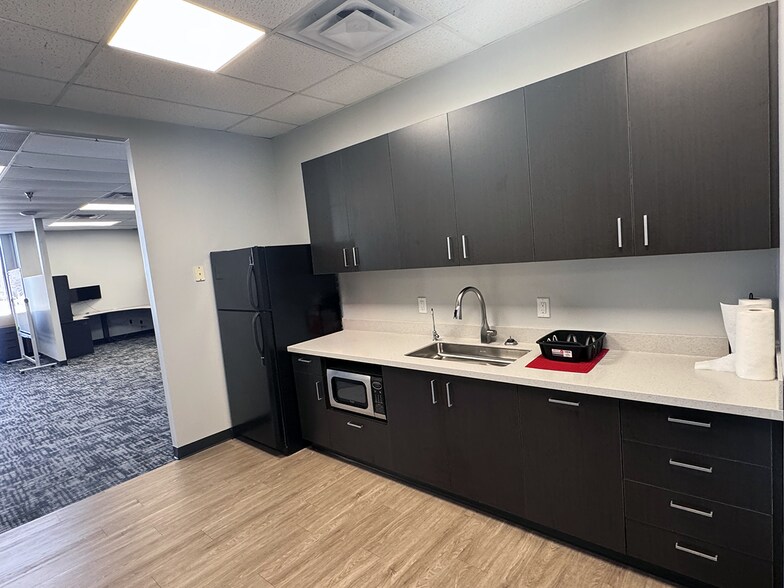 More Photos Of 9002 Purdue Rd, Indianapolis Office For Lease