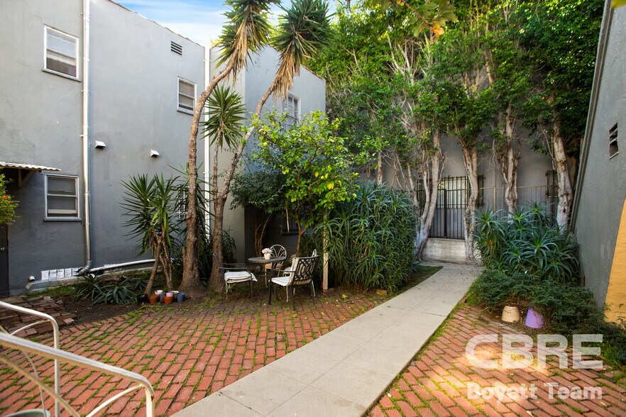 More Photos Of 215 N La Peer Dr, Beverly Hills Apartments For Sale