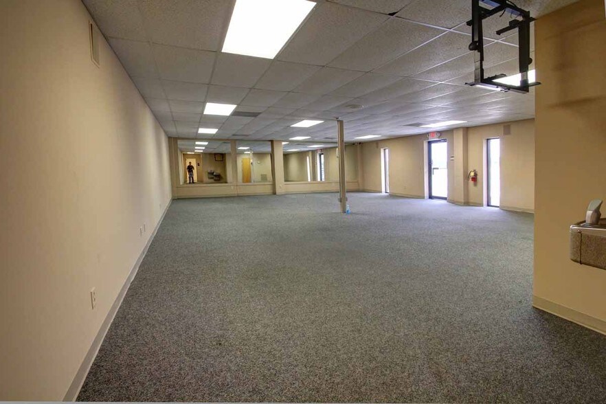 More Photos Of 2251 Jesse Jewell Pky, Gainesville Office For Sale