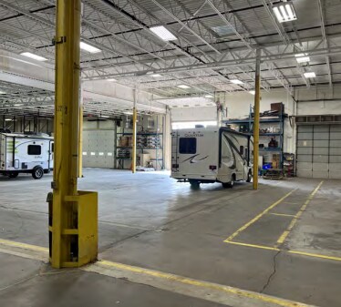 More Photos Of 1045 Hickory St, Pewaukee Warehouse For Lease