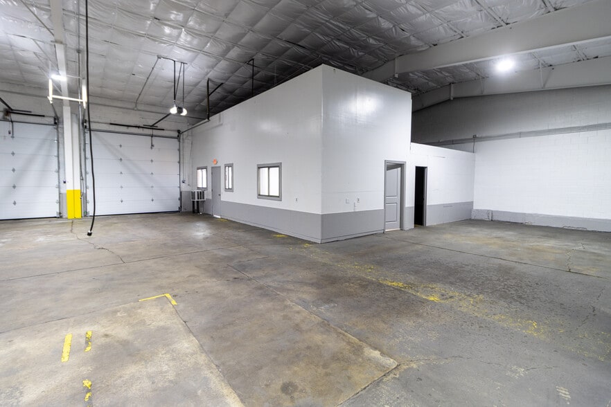 More Photos Of 525 E Clark St, Pocatello Auto Repair For Lease