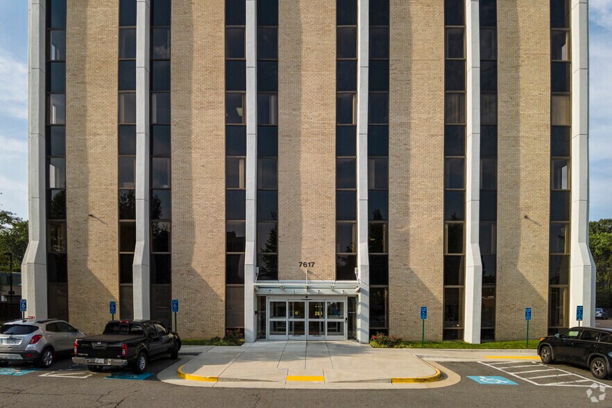 More Photos Of 7617 Little River Tpke, Annandale Office For Lease