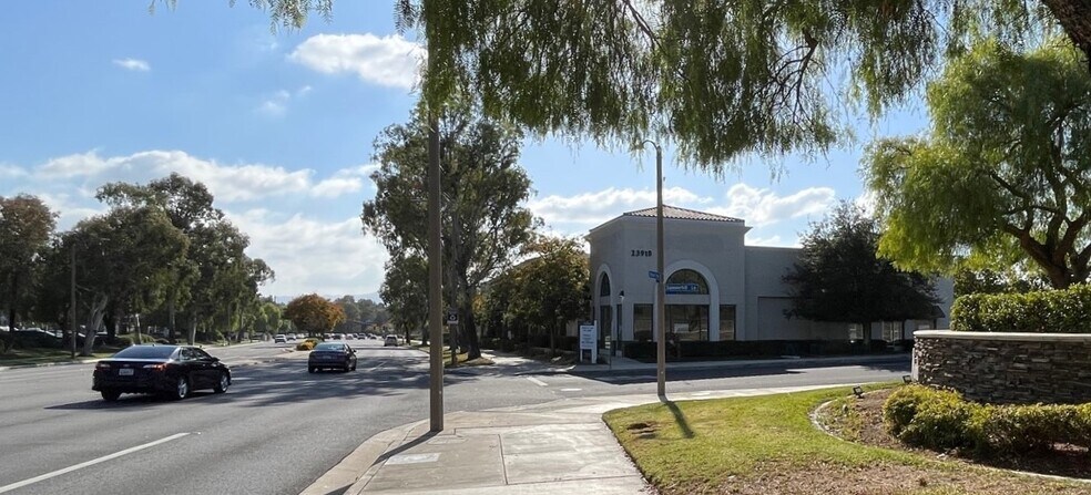 More Photos Of 23910-23928 Summerhill Ln, Valencia Unknown For Lease