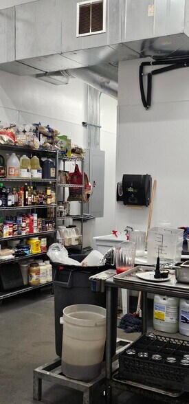 More Photos Of 124 S Broadway St, Coweta Storefront For Sale
