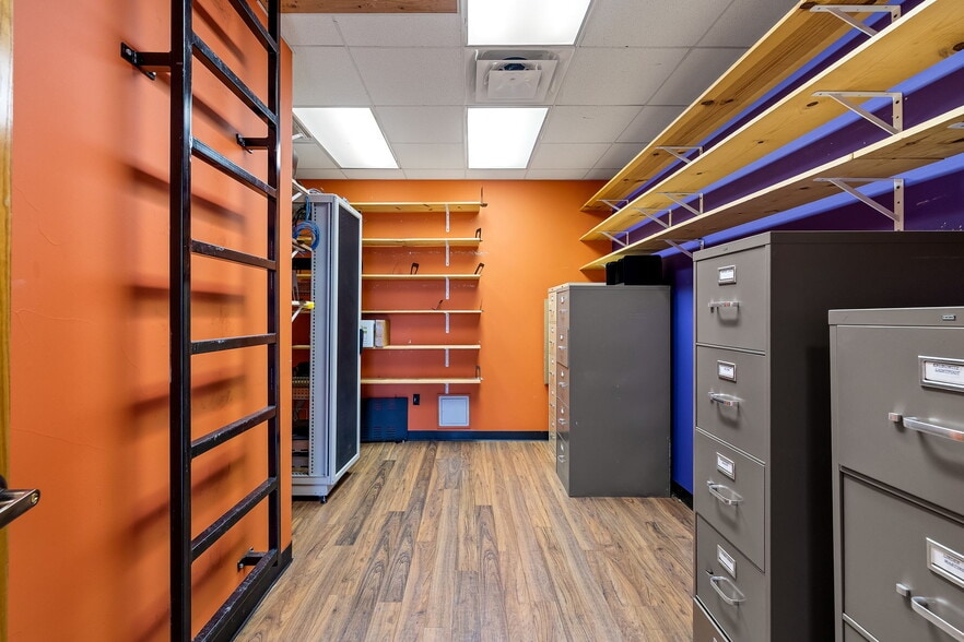 More Photos Of 1515 E Belt Line Rd, Carrollton Office Residential For Sale