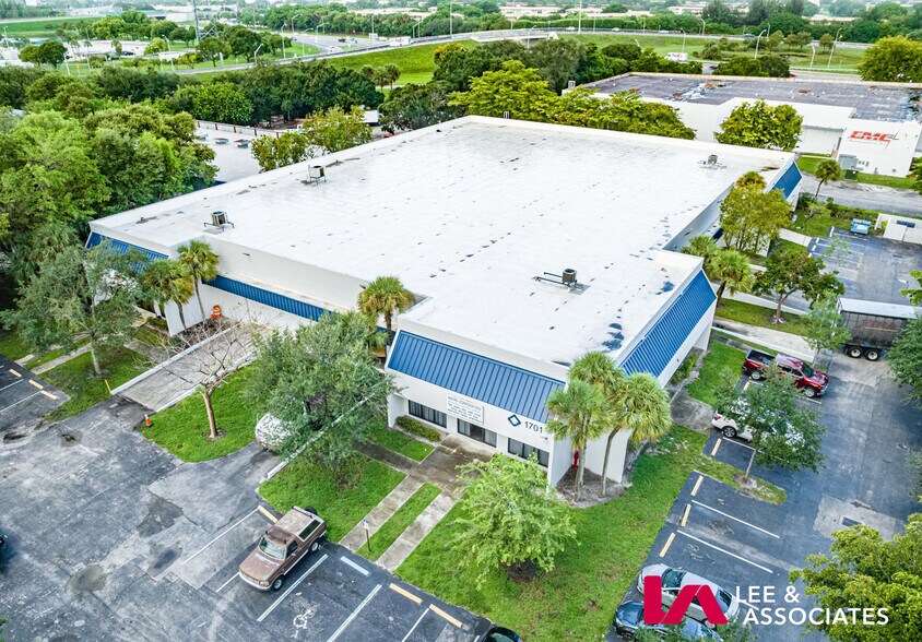 More Photos Of 1701 Blount Rd, Pompano Beach Warehouse For Lease