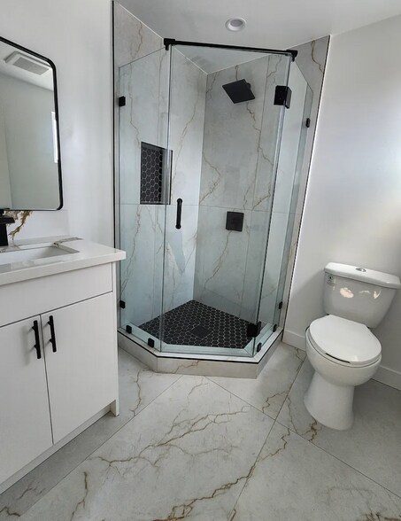 More Photos Of 2223 S Highland Ave, Los Angeles Apartments For Sale