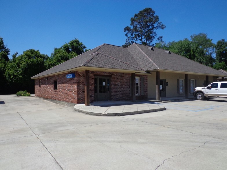 Primary Photo Of 18522 Magnolia Bridge Rd, Greenwell Springs Office For Lease