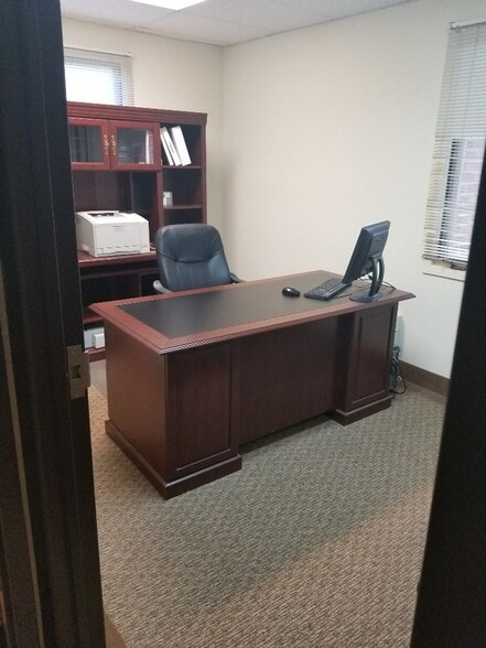 More Photos Of 5210-5216 Lyngate Ct, Burke Medical For Sale