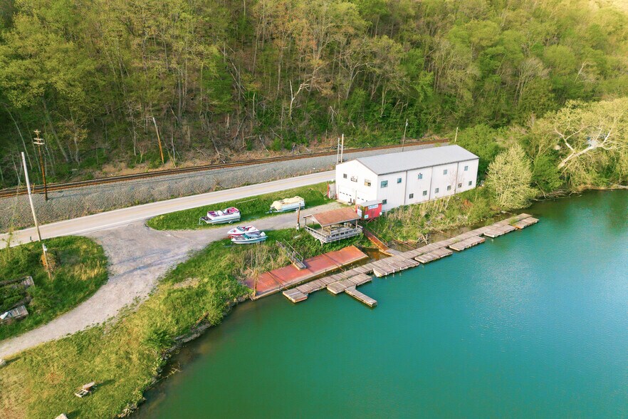 More Photos Of 490 Fort Martin Rd, Maidsville Flex For Sale