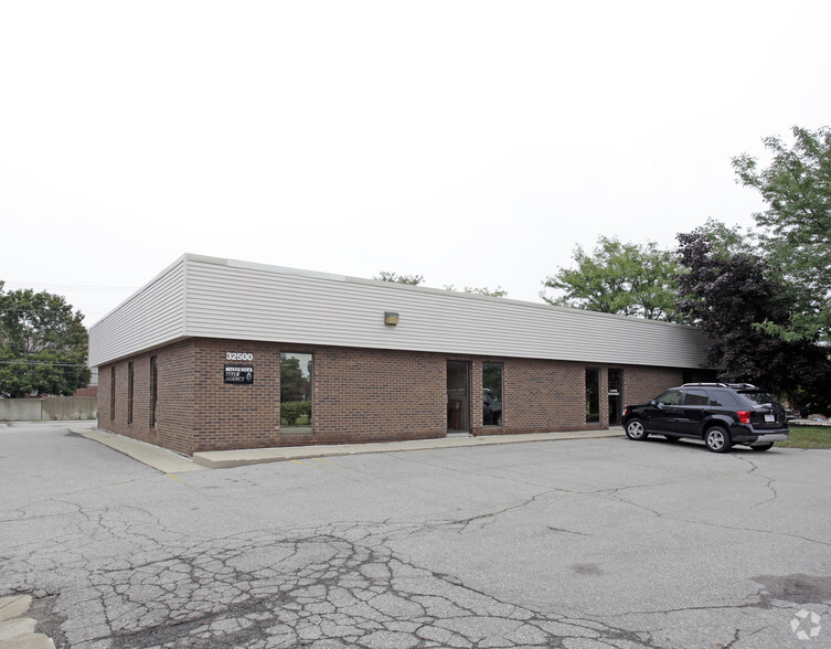 Primary Photo Of 32500 Schoolcraft Rd, Livonia Medical For Sale