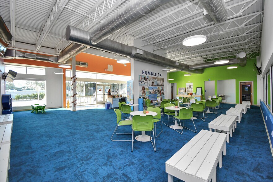 More Photos Of 10423 N Sam Houston Pky E, Humble Sports And Entertainment For Sale