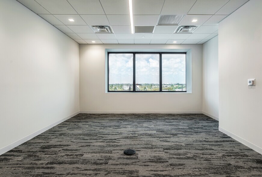 More Photos Of 2916 N Miami Ave, Miami Office For Lease