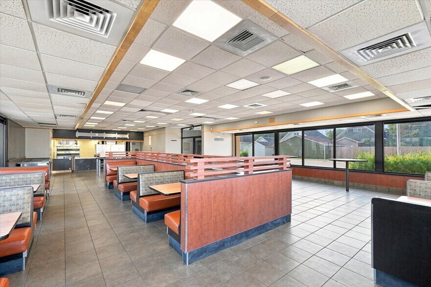 More Photos Of 1410 N Broadway St, Red Oak Fast Food For Lease