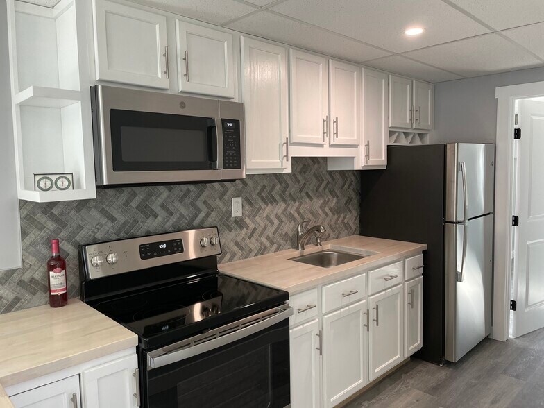 More Photos Of 30401-30405 Neal Ave, Lindstrom Warehouse For Sale