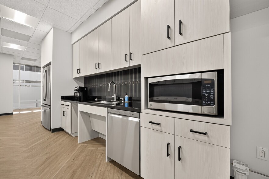 More Photos Of 9800 Richmond Ave, Houston Office For Lease