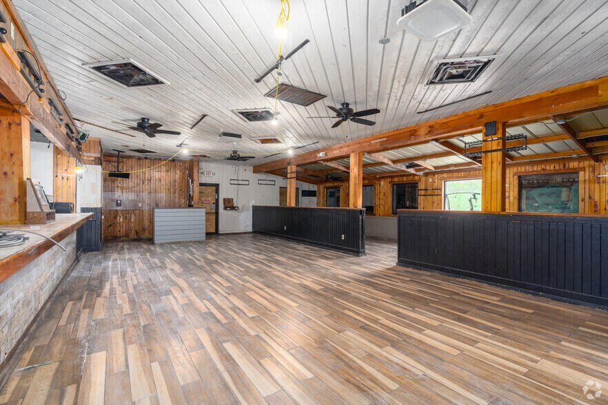 More Photos Of 3241 Horizon Dr, Springfield Restaurant For Sale