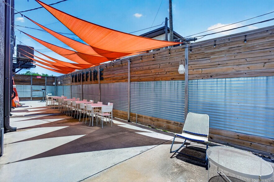 More Photos Of 2500 Emerson Ave S, Saint Petersburg Manufacturing For Lease